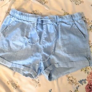 Light jean shorts with drawstring